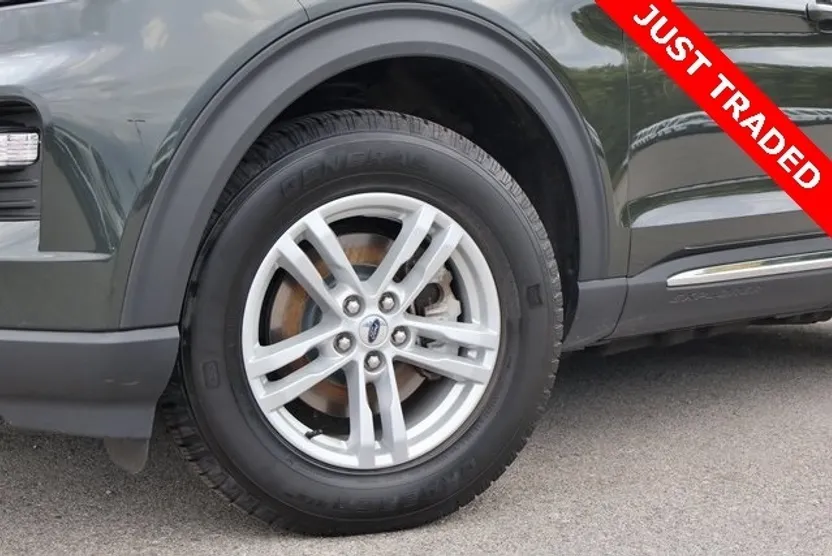 2023 Ford Explorer XLT photo 1