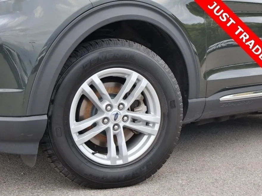2023 Ford Explorer XLT photo 1
