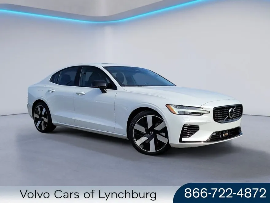 2024 Volvo S60 T8 Plus photo 1