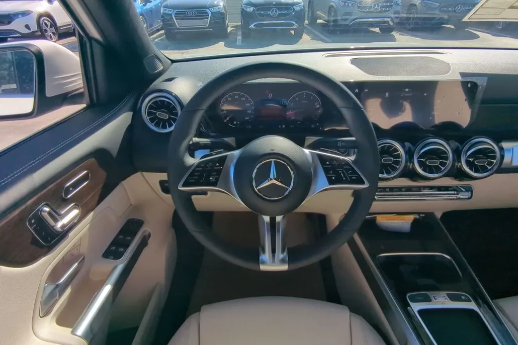 2025 Mercedes Benz GLB photo 1