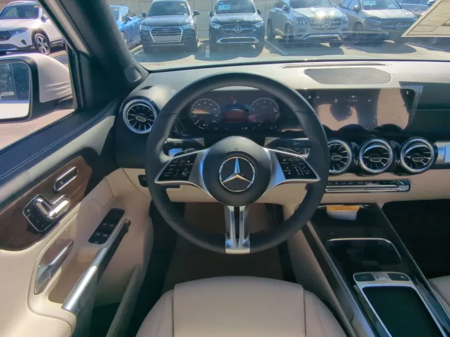 2025 Mercedes Benz GLB photo 1