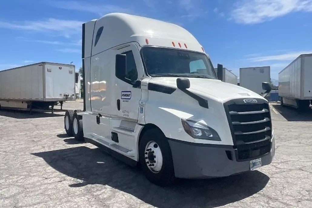 2021 Freightliner Cascadia 126" Sleeper Cab photo 1