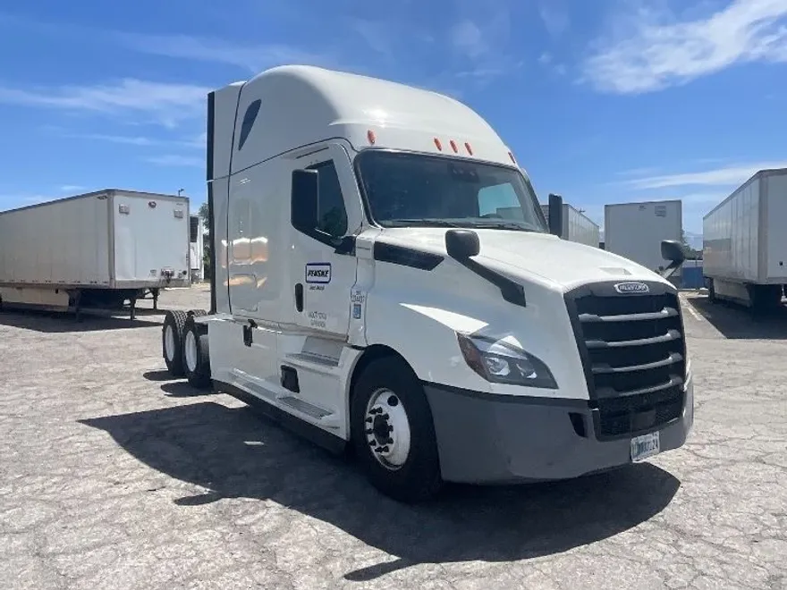 2021 Freightliner Cascadia 126" Sleeper Cab photo 1