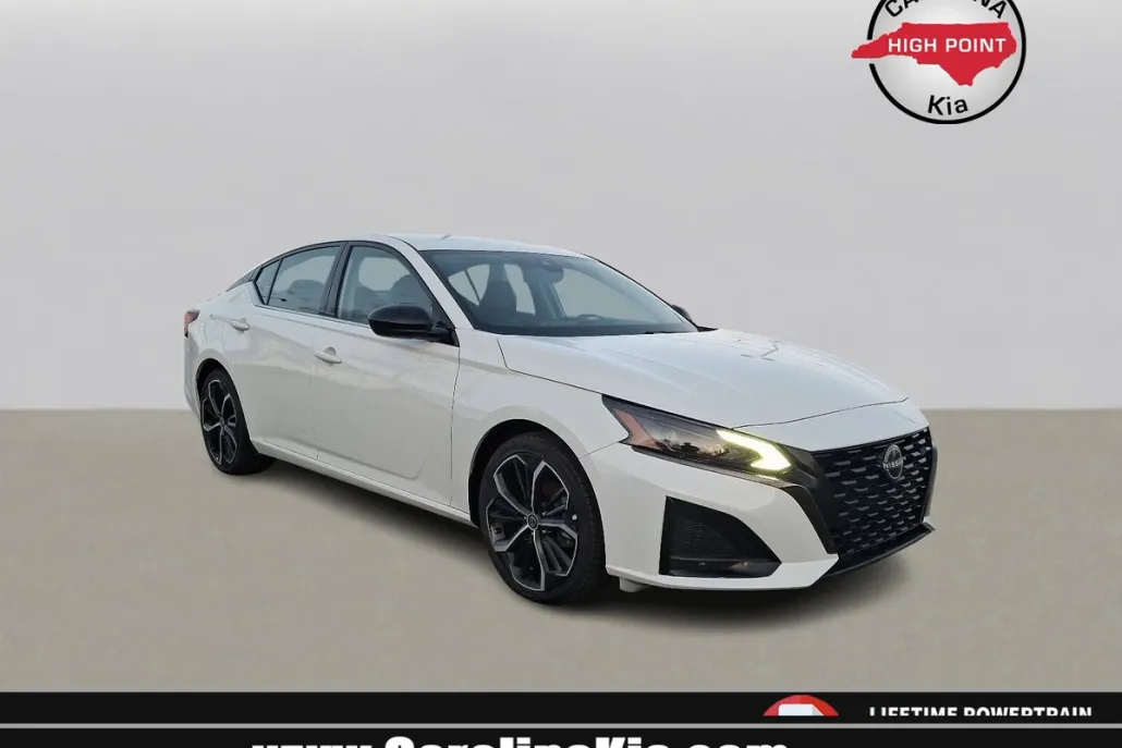 2023 Nissan Altima 2.5 SR photo 1