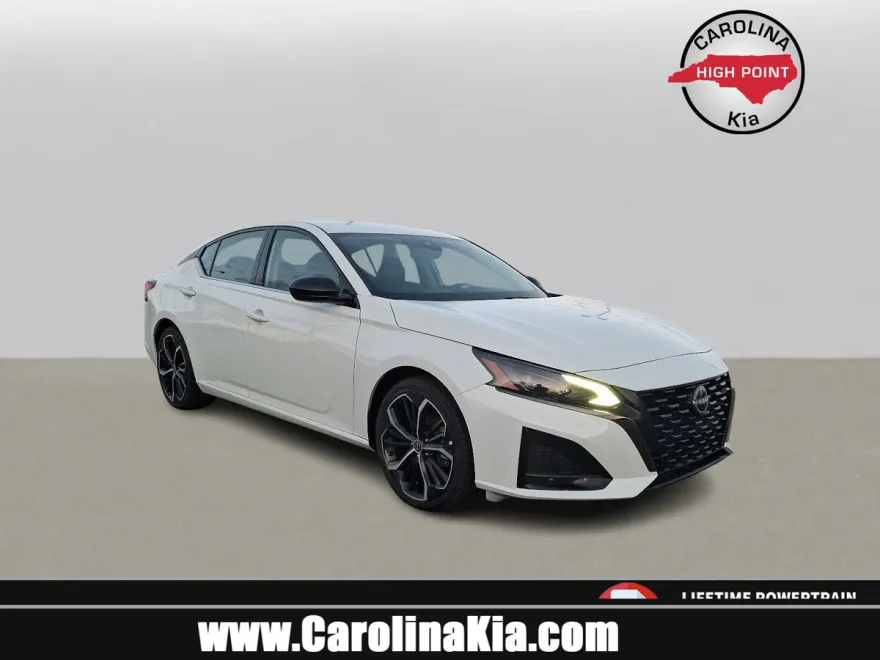 2023 Nissan Altima 2.5 SR photo 1