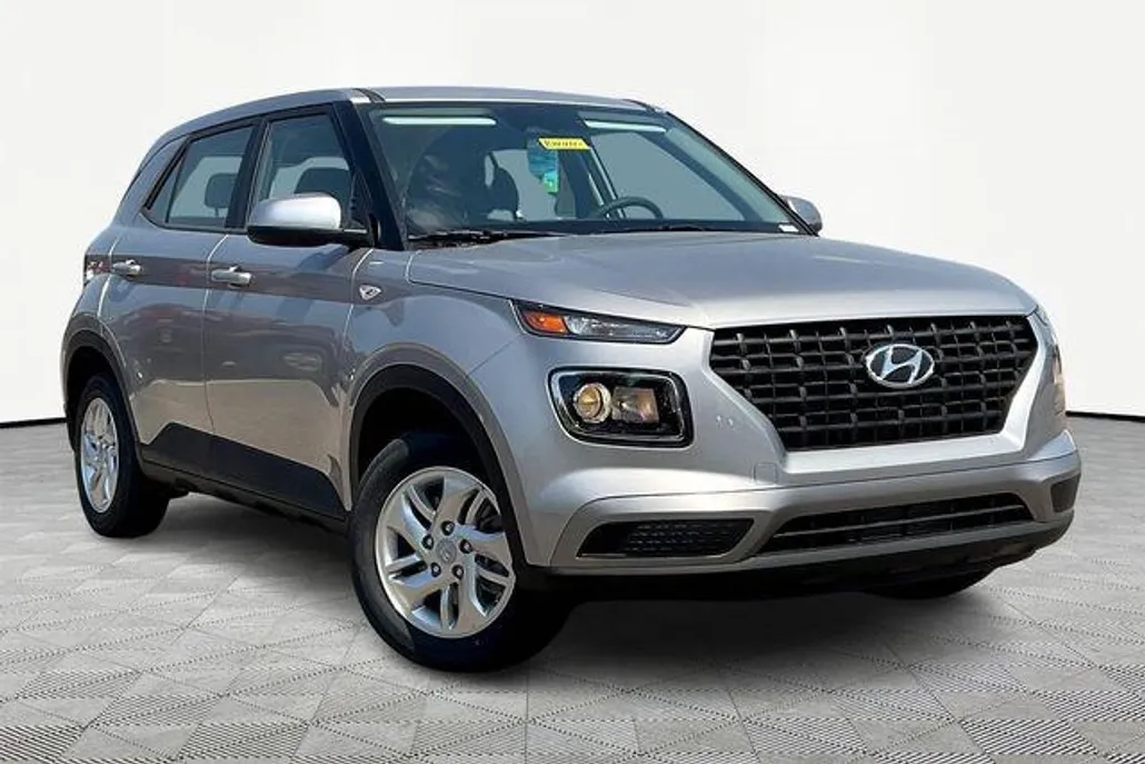 2025 Hyundai Venue SE photo 1