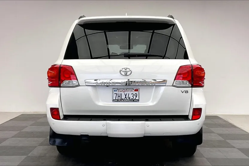 2015 Toyota Land Cruiser Base photo 1