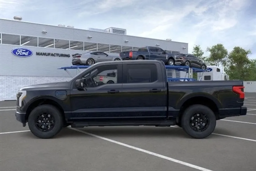 2025 Ford F-150 Lightning XLT photo 1