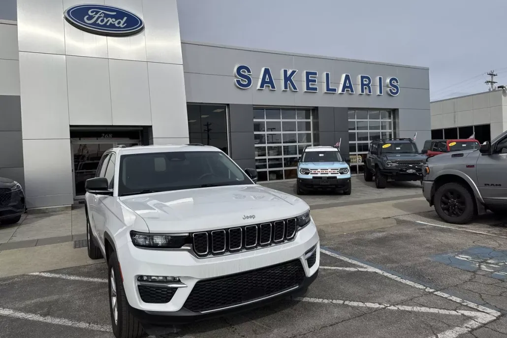 2023 Jeep Grand Cherokee Limited photo 1