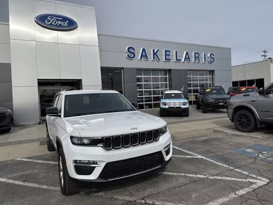 2023 Jeep Grand Cherokee Limited photo 1
