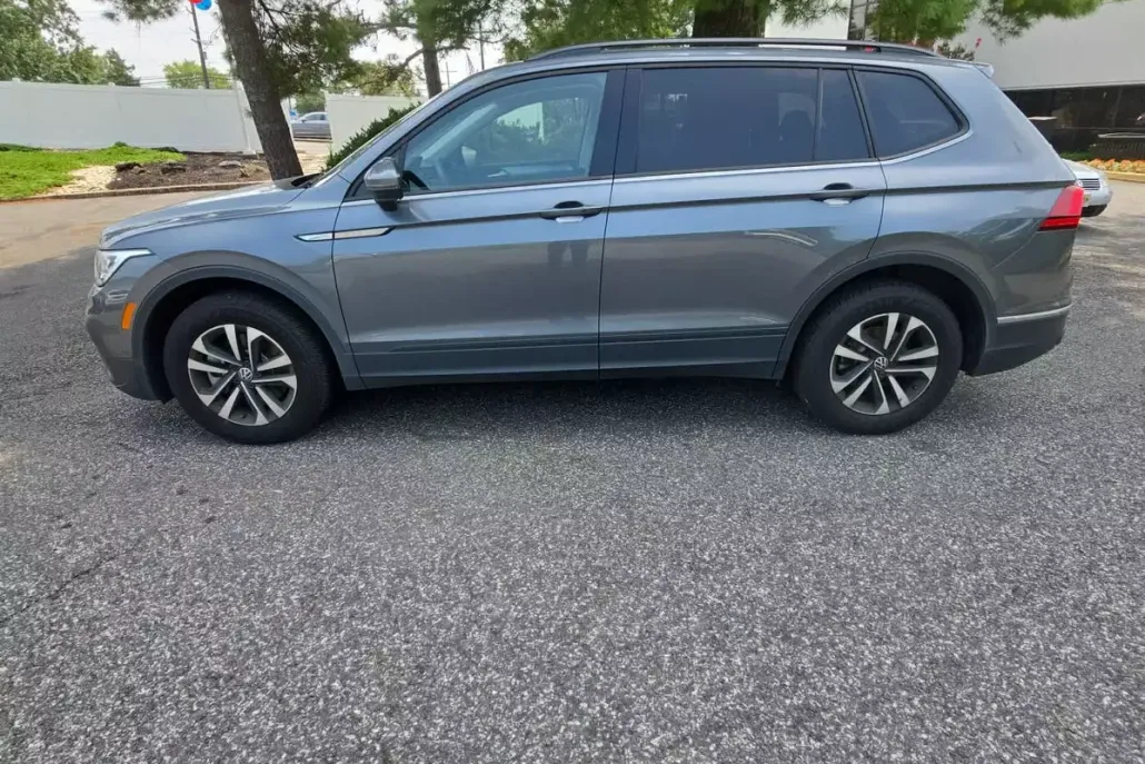 2024 Volkswagen Tiguan S photo 1