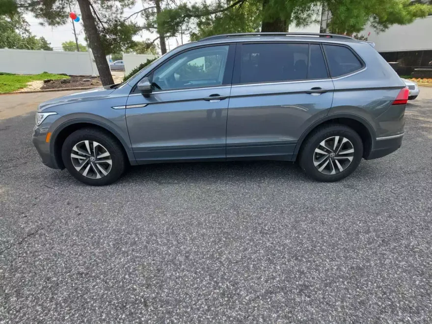 2024 Volkswagen Tiguan S photo 1