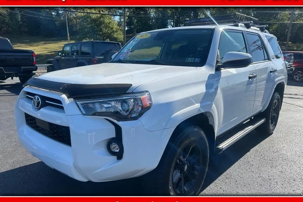 2023 Toyota 4Runner SR5 4WD photo 1