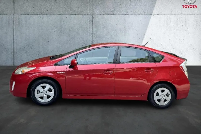 2010 Toyota Prius Two photo 1