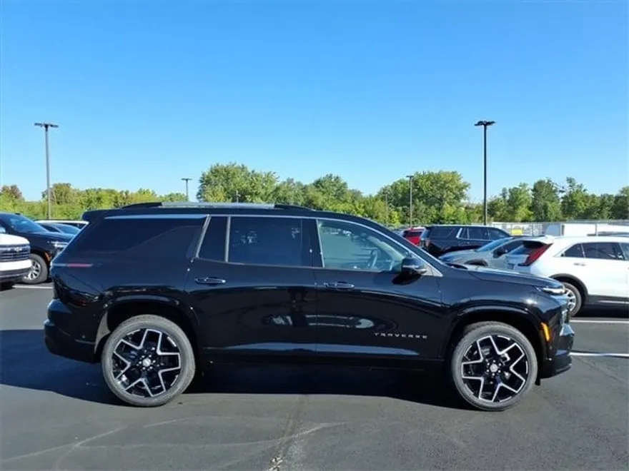 2026 Chevrolet Traverse High Country photo 1