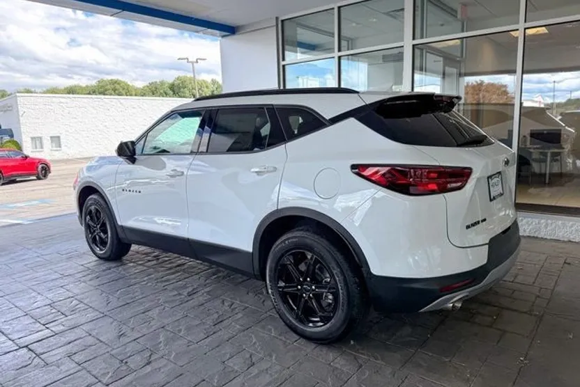 2025 Chevrolet Blazer 2LT photo 1