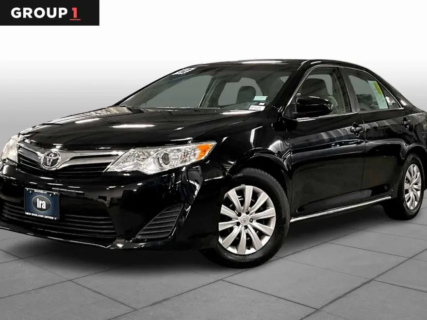 2012 Toyota Camry LE photo 1