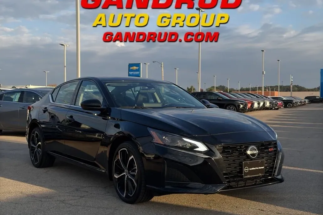 2024 Nissan Altima 2.5 SR photo 1