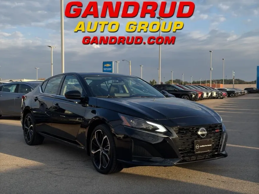 2024 Nissan Altima 2.5 SR photo 1