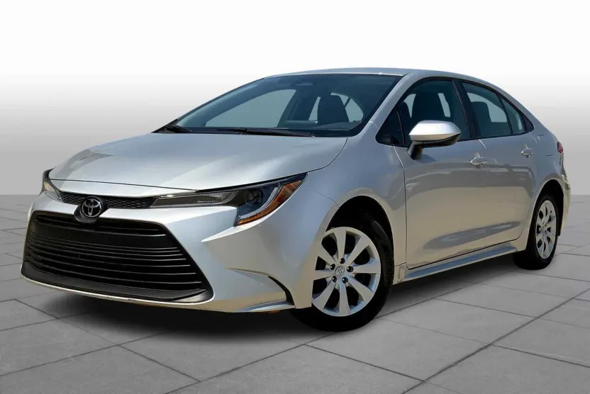 2025 Toyota Corolla LE photo 1