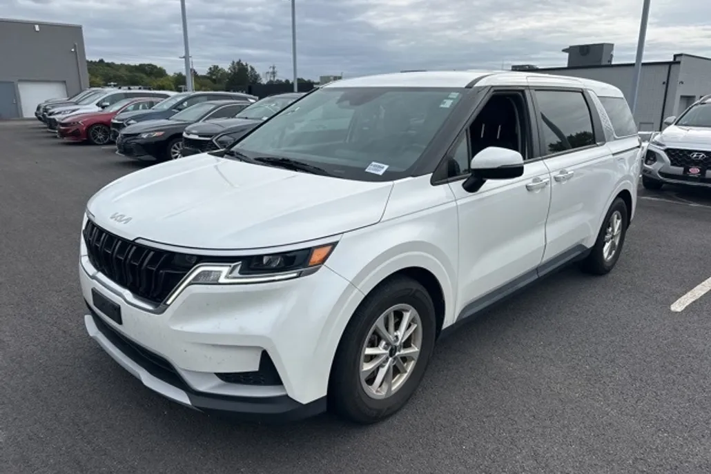 2022 Kia Carnival LXS photo 1