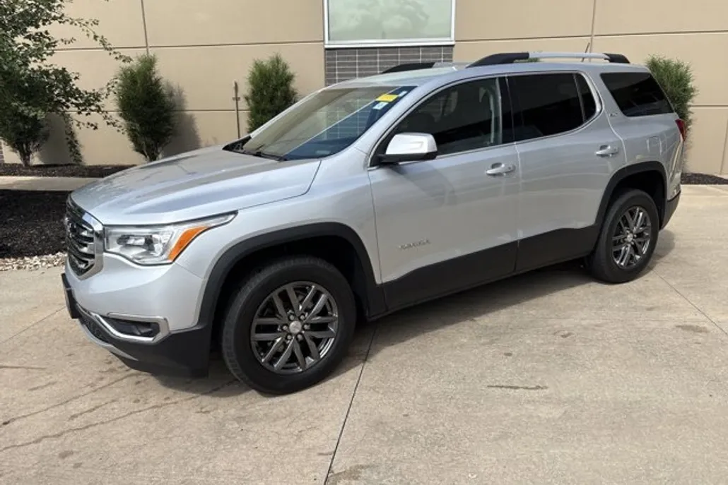 2017 Gmc Acadia SLT photo 1