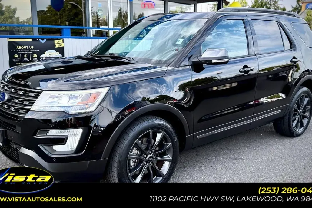 2017 Ford Explorer XLT photo 1