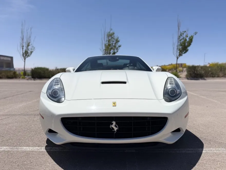 2010 Ferrari California photo 1