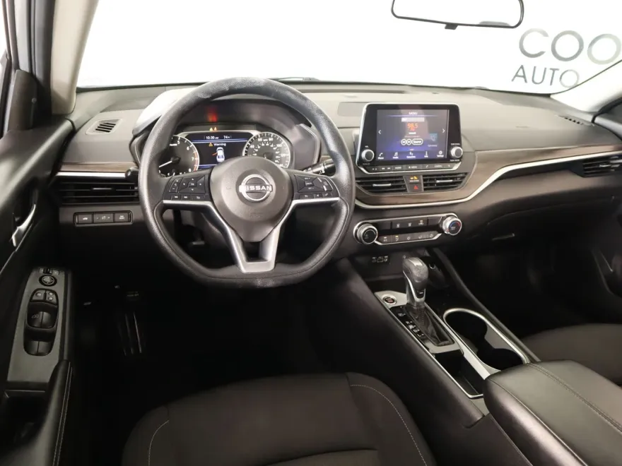 2024 Nissan Altima 2.5 SV photo 1