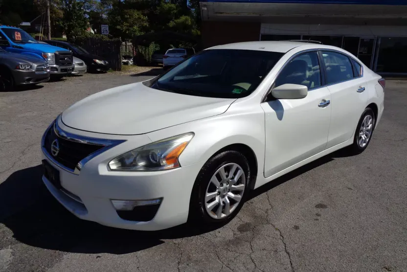2014 Nissan Altima 2.5 S photo 1