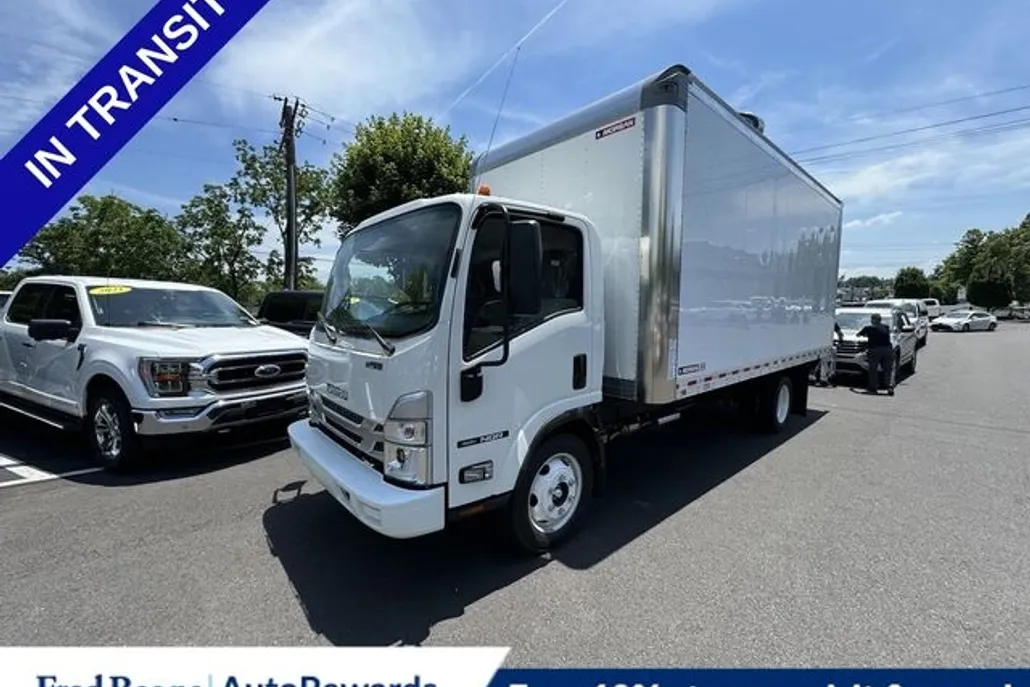 2025 Isuzu NQR photo 1