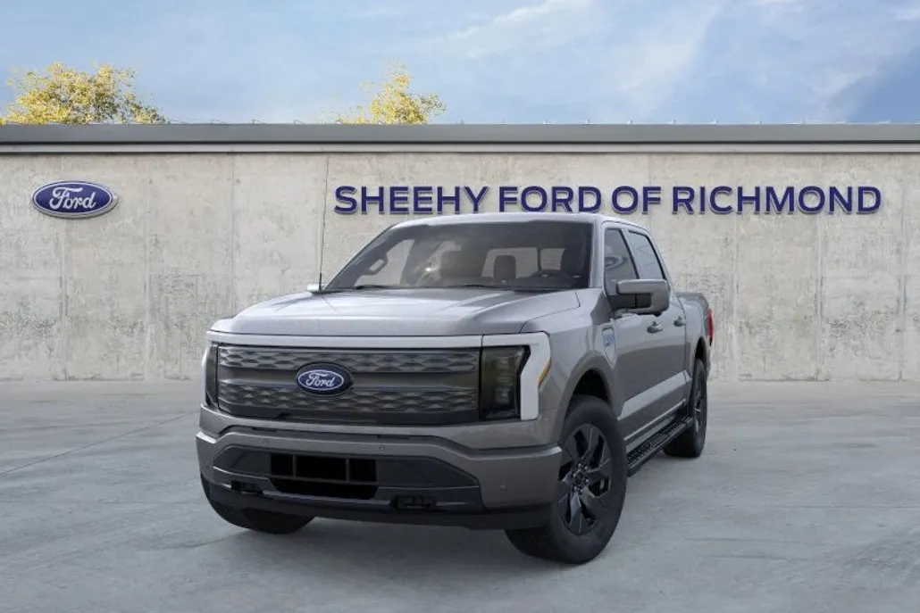 2025 Ford F-150 Lightning Lariat photo 1
