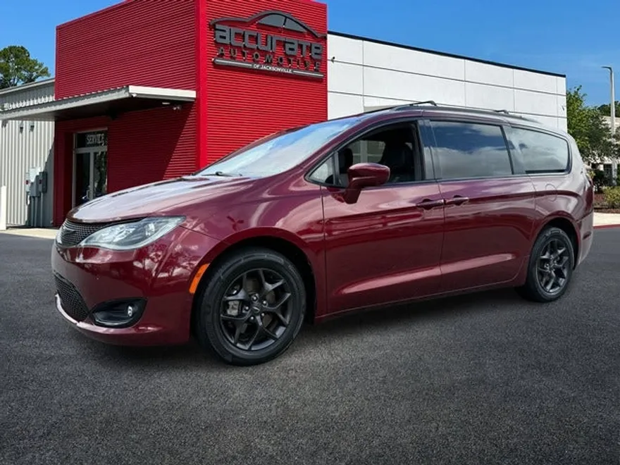 2020 Chrysler Pacifica Touring L photo 1