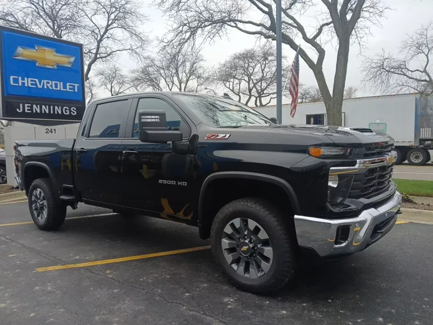 2025 Chevrolet Silverado 2500HD LT photo 1