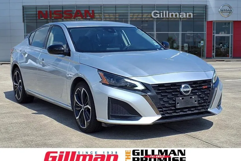 2024 Nissan Altima SR photo 1