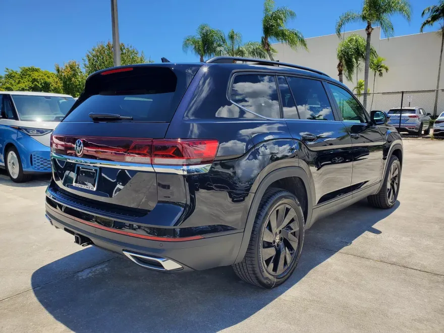 2026 Volkswagen Atlas SE photo 1