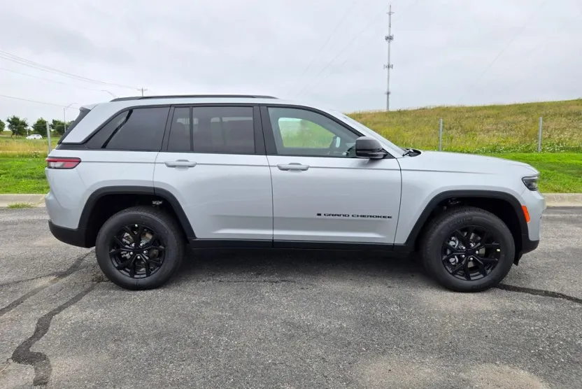 2025 Jeep Grand Cherokee Altitude X photo 1