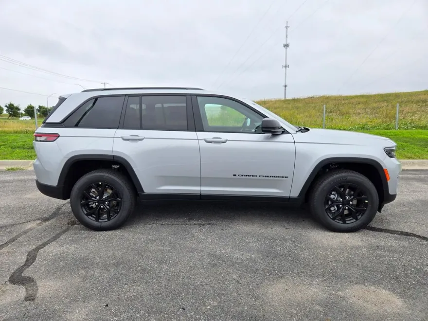 2025 Jeep Grand Cherokee Altitude X photo 1