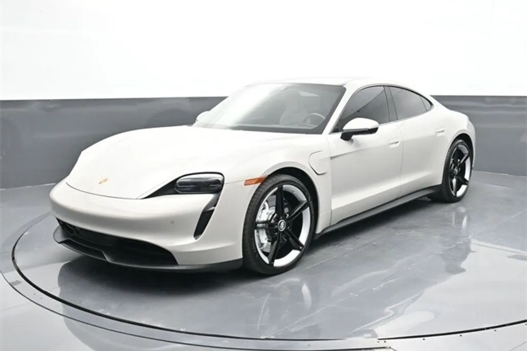2024 Porsche Taycan photo 1