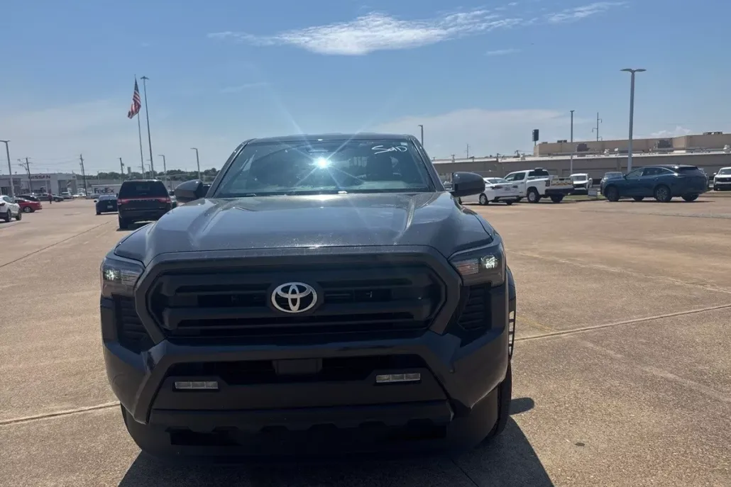 2025 Toyota Tacoma Limited photo 1