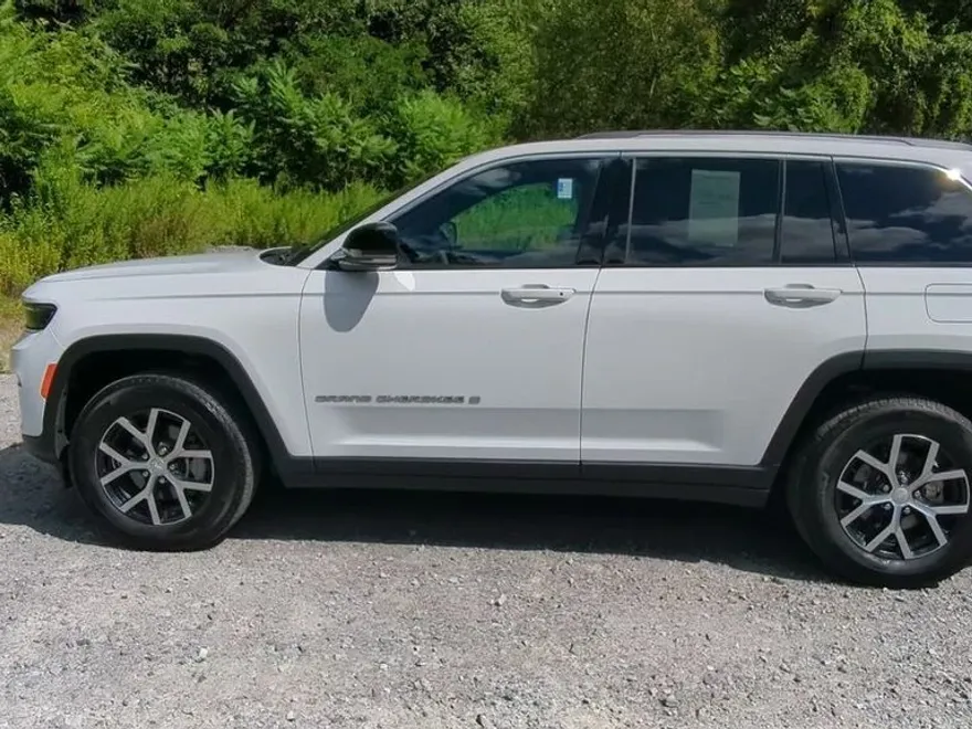 2023 Jeep Grand Cherokee Limited photo 1