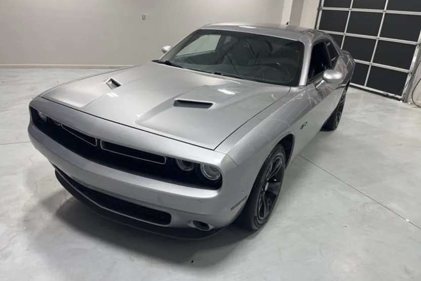 2018 Dodge Challenger SXT photo 1