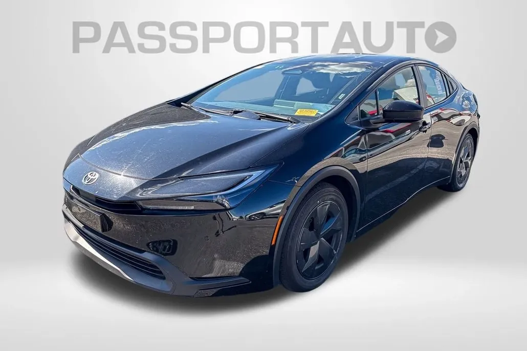 2024 Toyota Prius LE photo 1