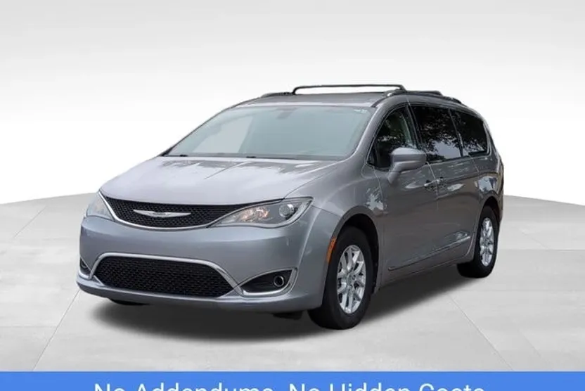 2020 Chrysler Pacifica Touring L photo 1