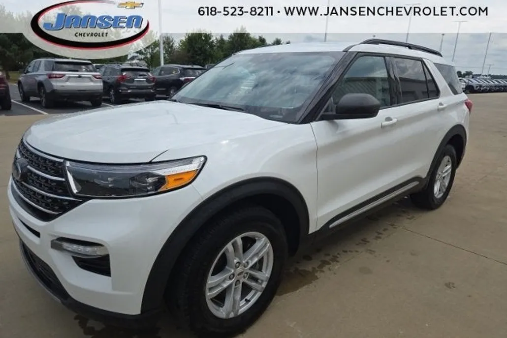 2023 Ford Explorer XLT photo 1