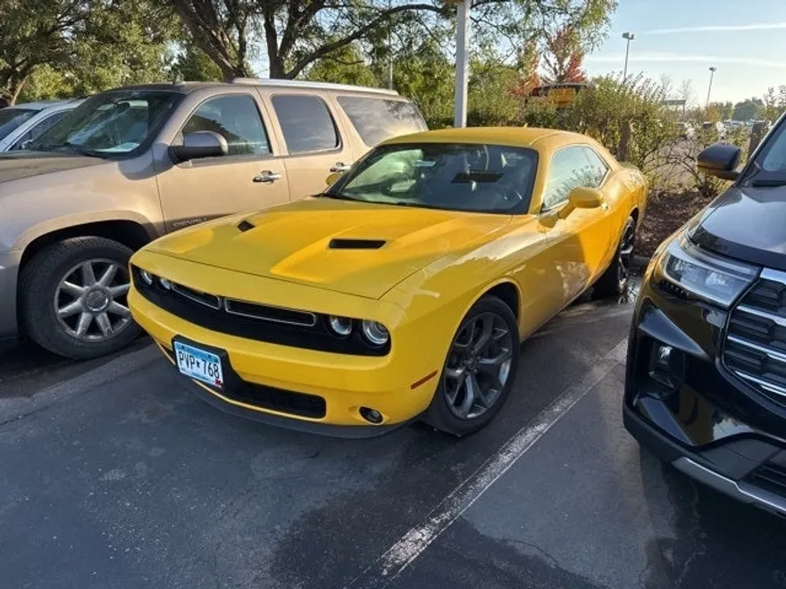 2017 Dodge Challenger SXT photo 1