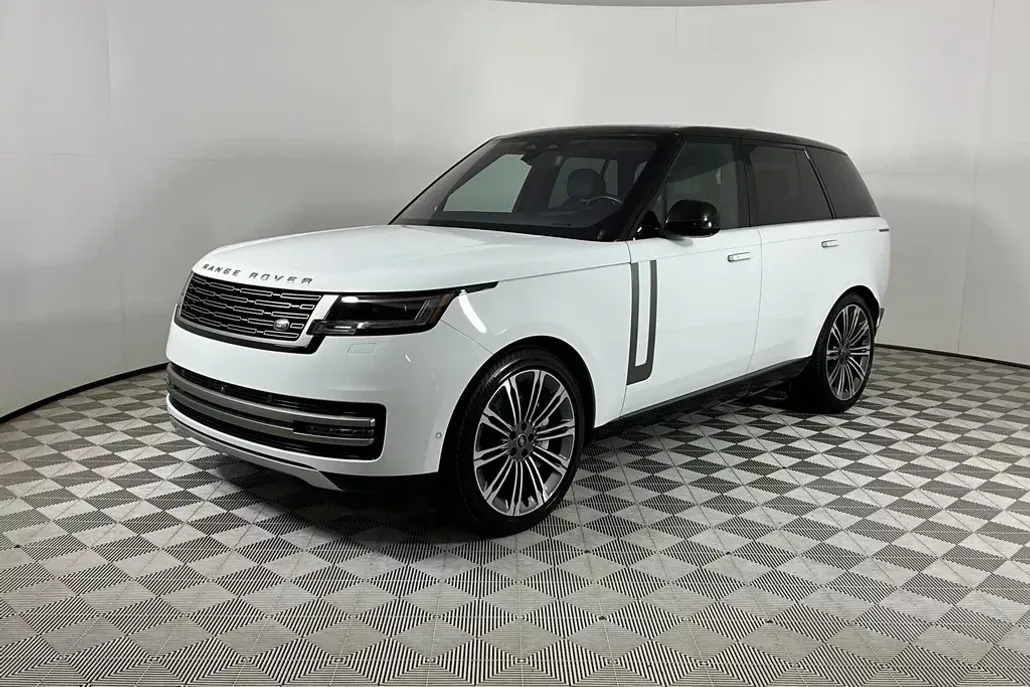 2023 Land Rover Range Rover SE photo 1