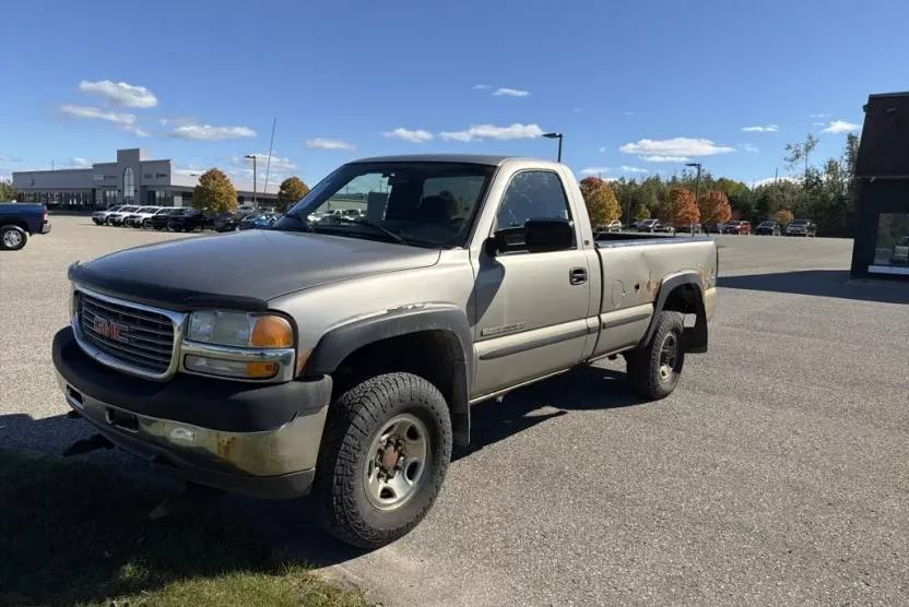 2002 Gmc Sierra SL photo 1