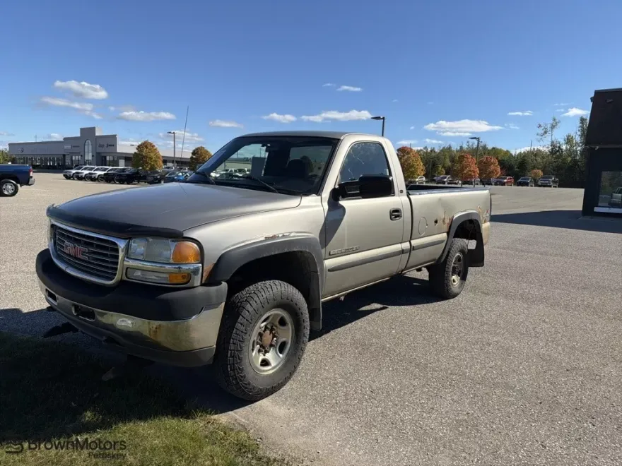 2002 Gmc Sierra SL photo 1