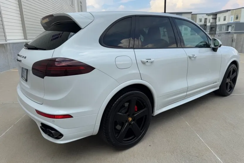 2017 Porsche Cayenne GTS photo 1